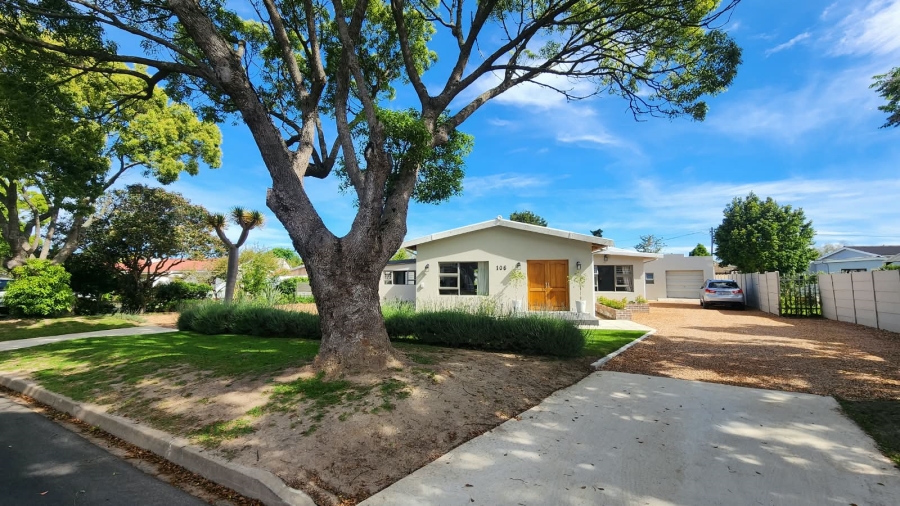 4 Bedroom Property for Sale in Loerie Park Western Cape